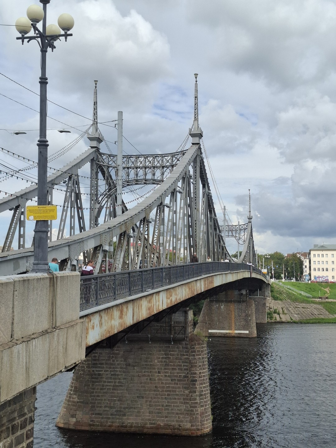 Перед Тверь мы были в трех городах и формат аудиогида оказался самый удобный. Мы,правда за три