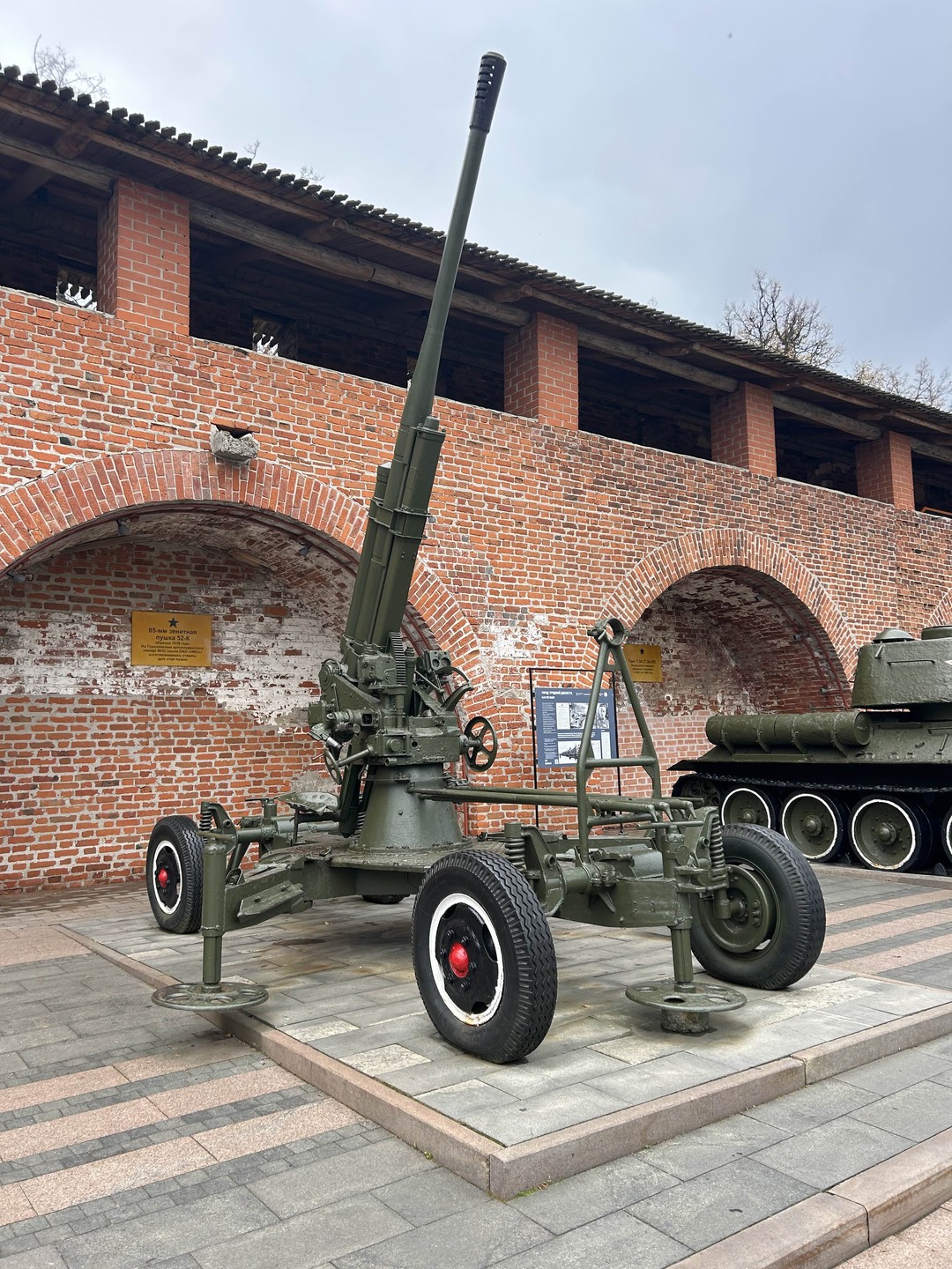 Нам все понравилось, экскурсовод - историк, разбирается в иконописи, автор своей книги о ликах святых. Основные