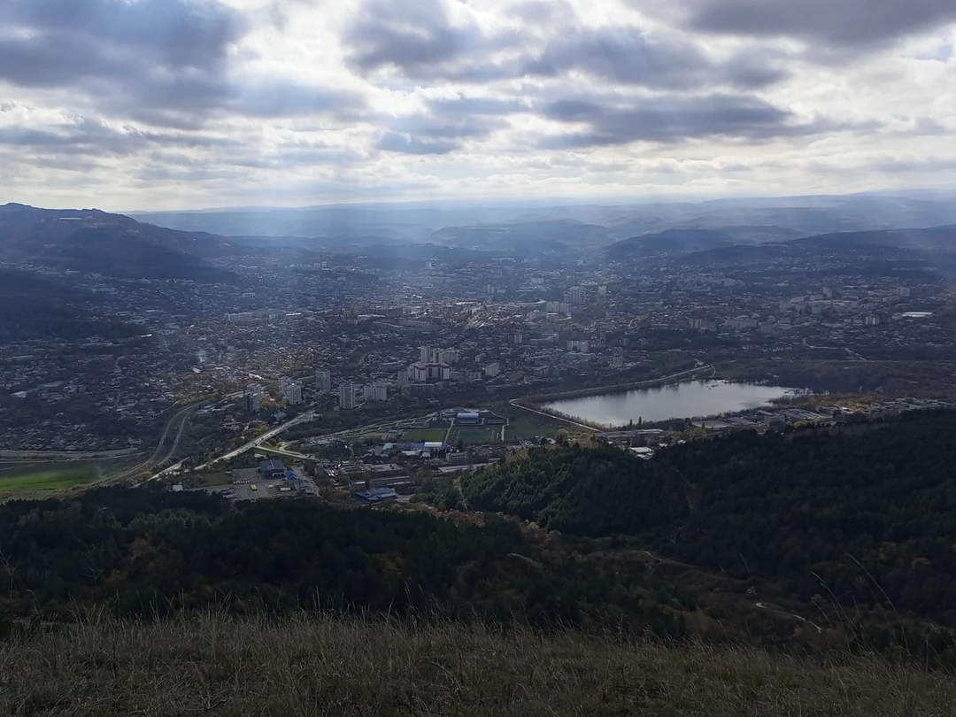 Дмитрий замечательный гид, который в свои поездки вкладывает всю душу. Маршрут авторский и самому такое никогда