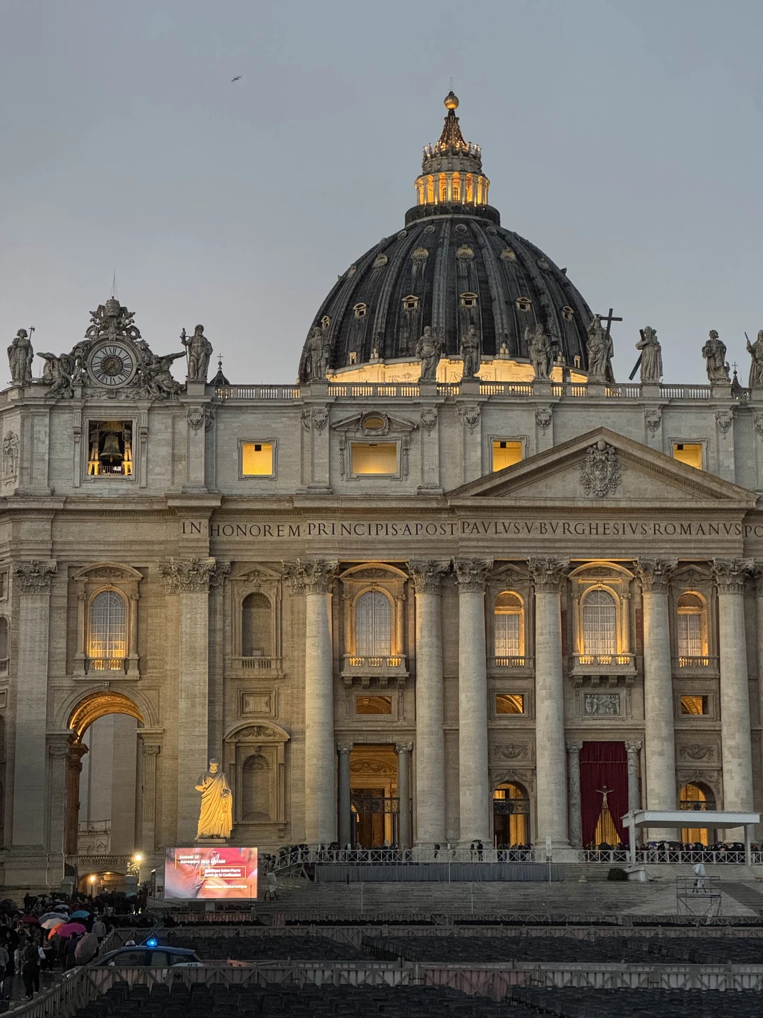 Конечно,этого времени ооочень мало для изучения музеев Ватикана и Собора. Но, организаторы, постарались включить максимально всё