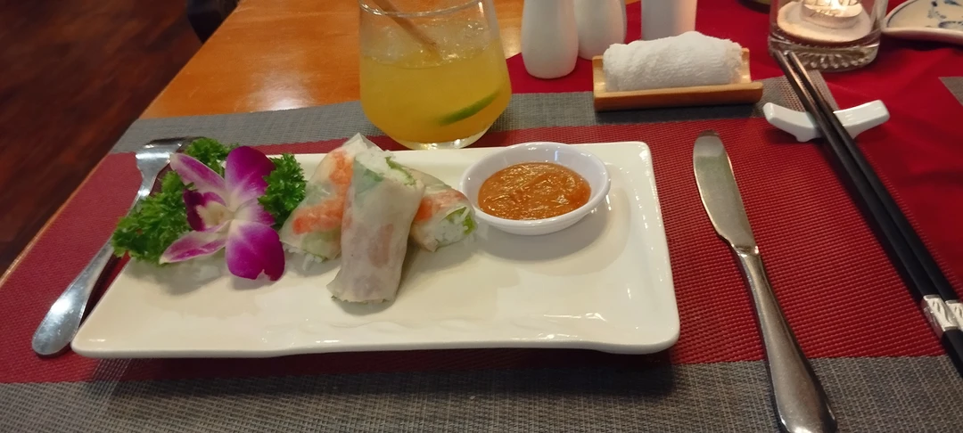 Спасибо огромное за предоставленную возможность провести вечер тихо, спокойно под живую музыку с хорошим персоналом. Отличное