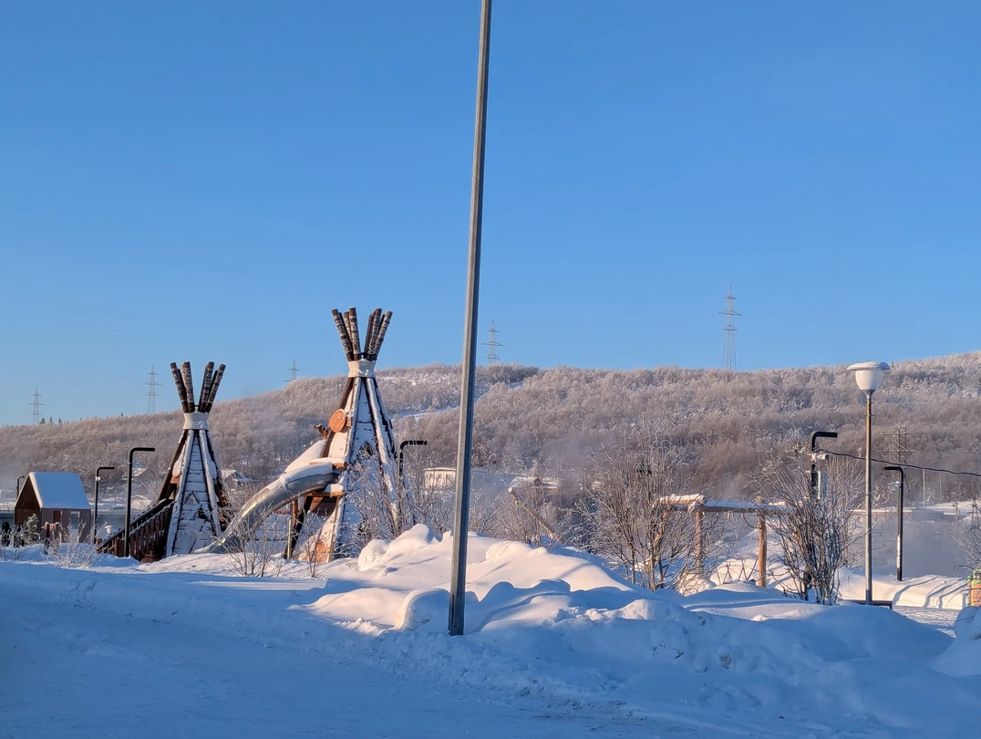 Большое спасибо гиду Максиму за прекрасно проведённую экскурсию! Он отвёз нас в такие интересные районы города