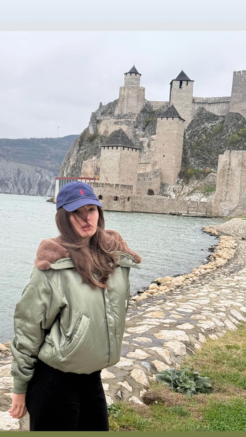 Доброго дня! Самые прекрасные впечатления от нашего прекрасного гида! Было интересно, комфортно, уютно с этой прекрасной