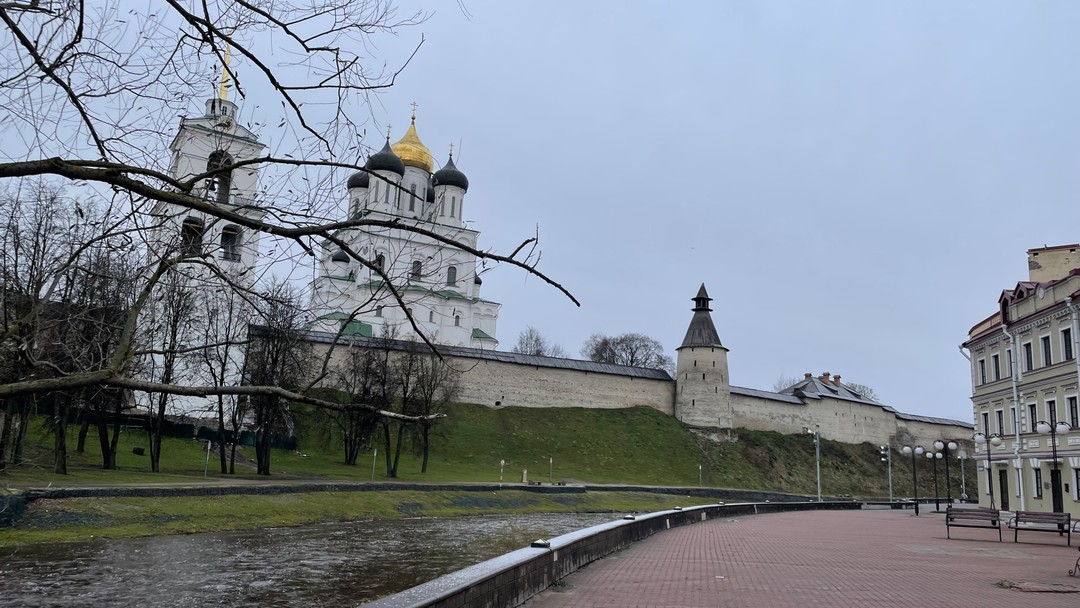 По древнему Пскову с историком (Елена)