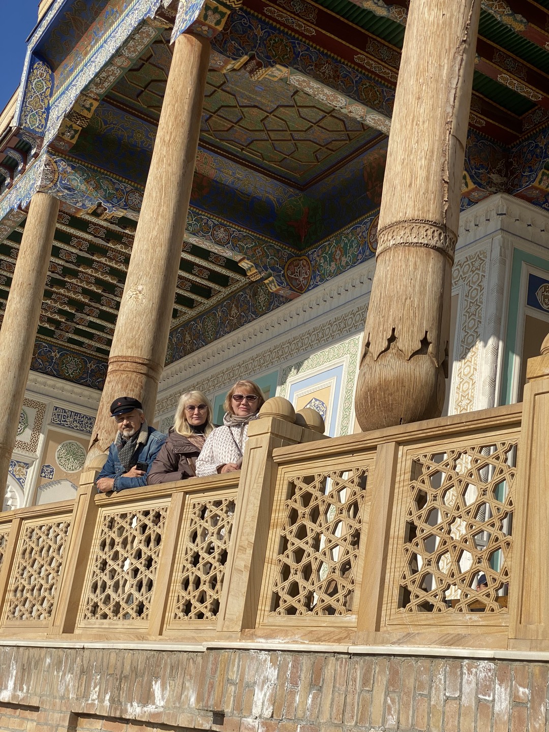 По отзывам нашла гида Эльдора в Ташкенте. Замечательный, внимательный, отзывчивый молодой человек. Еще до поездки списывалась