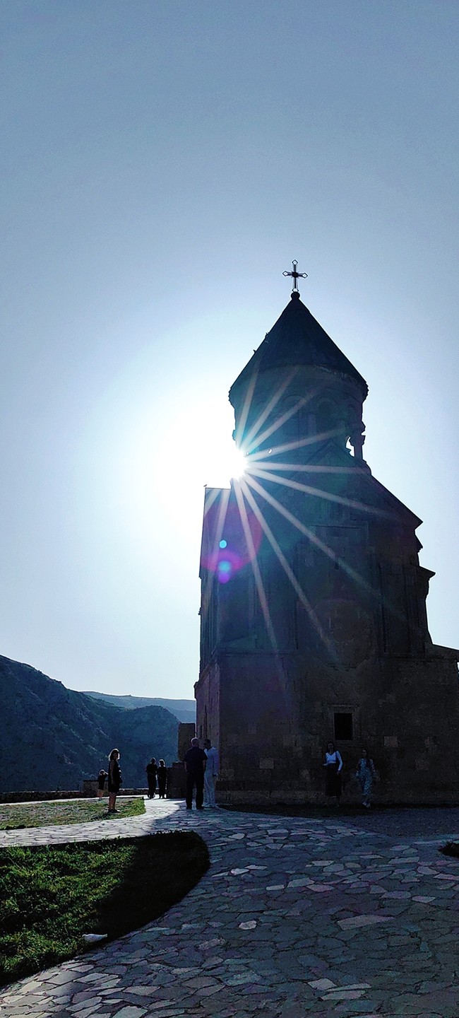 ДВЕ СТРАНЫ ДВЕ СЕСТРЫ ДВЕ КРАСАВИЦЫ