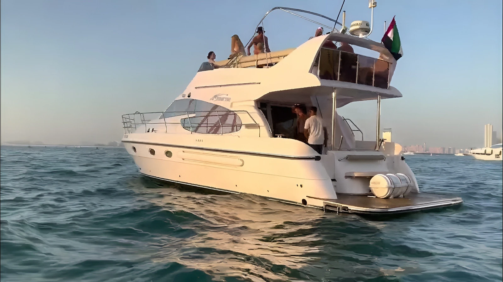 На яхте вдоль знаковых локаций Дубая