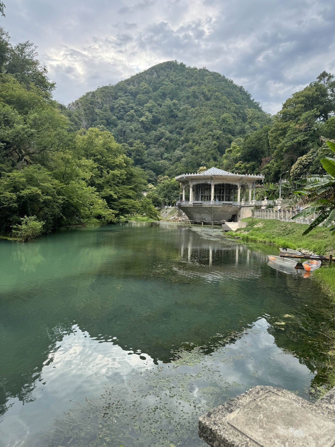 Прекрасная, волшебная Абхазия! Чудесное путешествие совместное с гидом Юрием! Очень профессионально, душевно рассказывал о каждом уголке