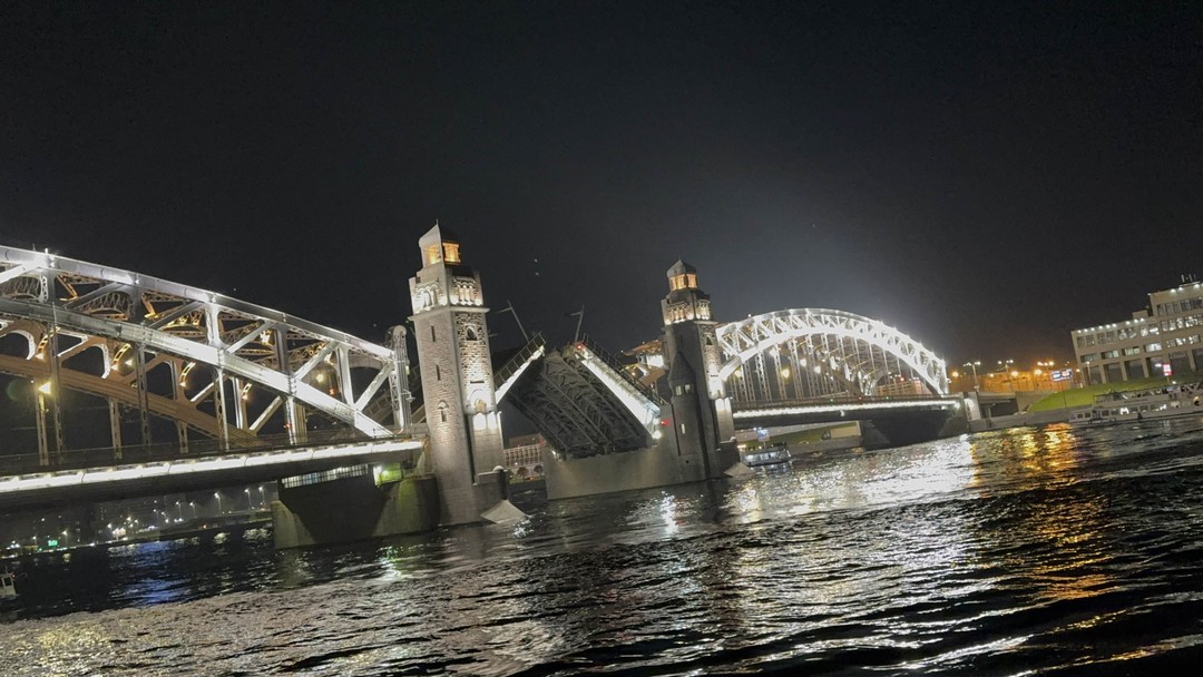 Пять разводных мостов - на теплоходе с гидом (Юлия)