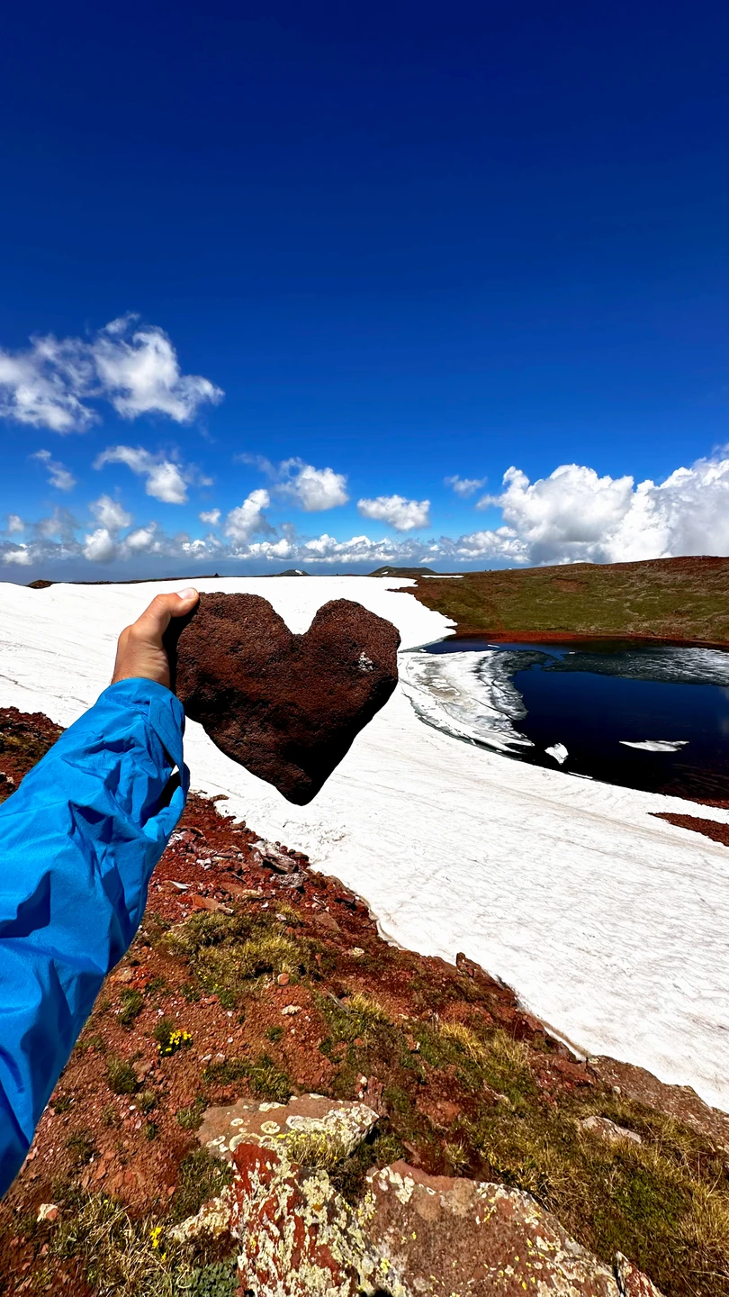 Арман организовал великолепную экскурсию для нас и детей - был на связи сразу же после оформления