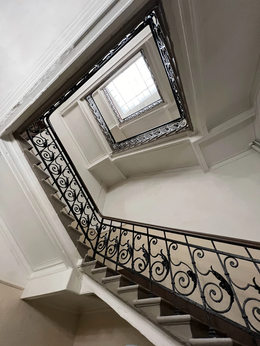 Одна из лучших зимних экскурсий! Много теплых помещений, горячие напитки по маршруту - всё продумано для комфортной прогулки.