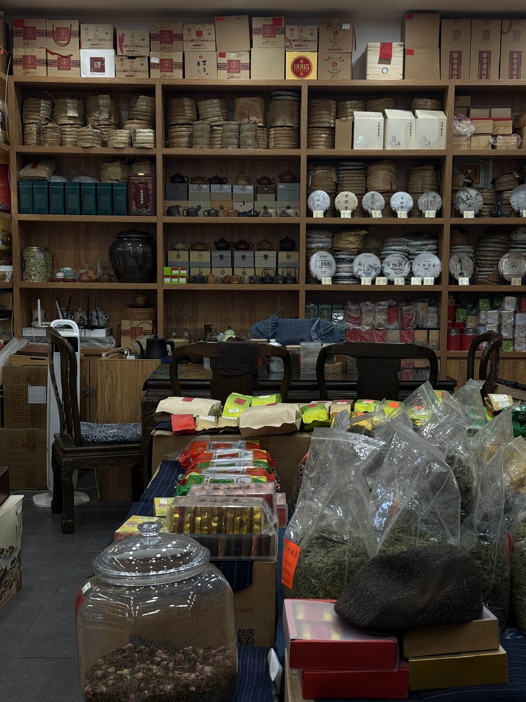 Спасибо большое Дмитрию за чудесную прогулку по Шанхаю. Дима подстроил маршрут под наши желания, рассказал и