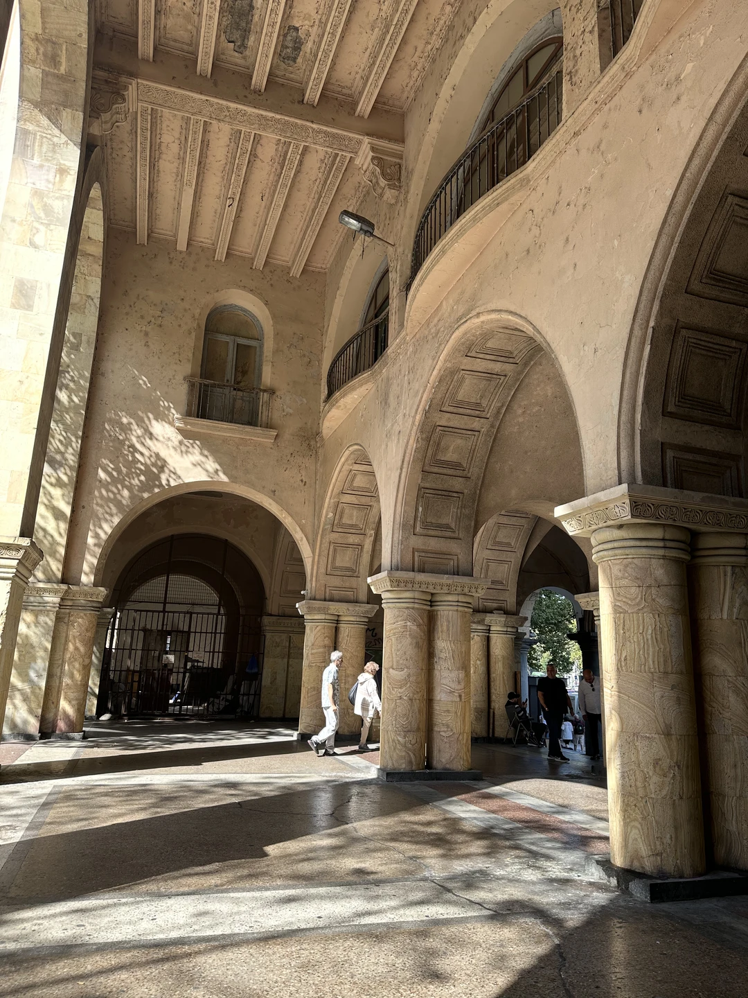 Отличная экскурсия, квест, с временами трудными заданиями, -- например, произнесение длинного слова с большим количеством согласным