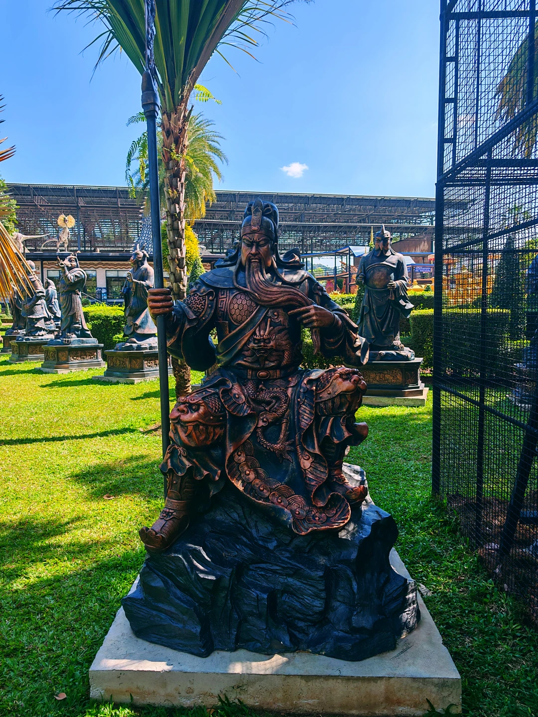 Интересный сад и представления. Все понравилось, спасибо!