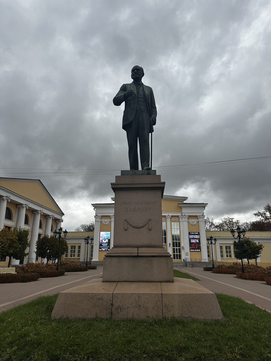 Необычная интересная экскурсия. Инна с душой рассказала о городе и знаменитых выходцах, коих великое множество. Особое