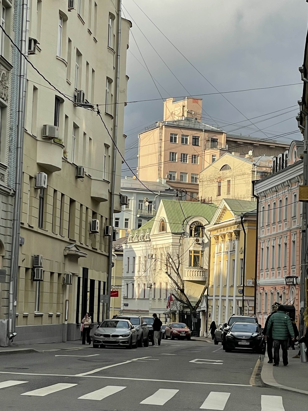 Шикарная прогулка,Москва-красавица,Ольга столько мест показала-рассказала,сам точно не узнаешь,маршрут-район-погода-Ольга-все прекрасно! Спасибо за шикарный выходной!!!! А иногда было