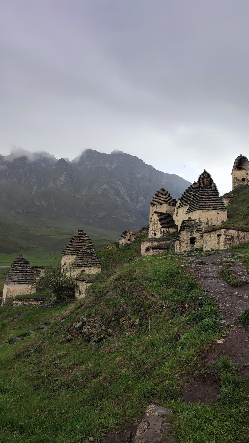 Путешествие по Осетии: Куртатинское ущелье, некрополь и водопады (Валентина)