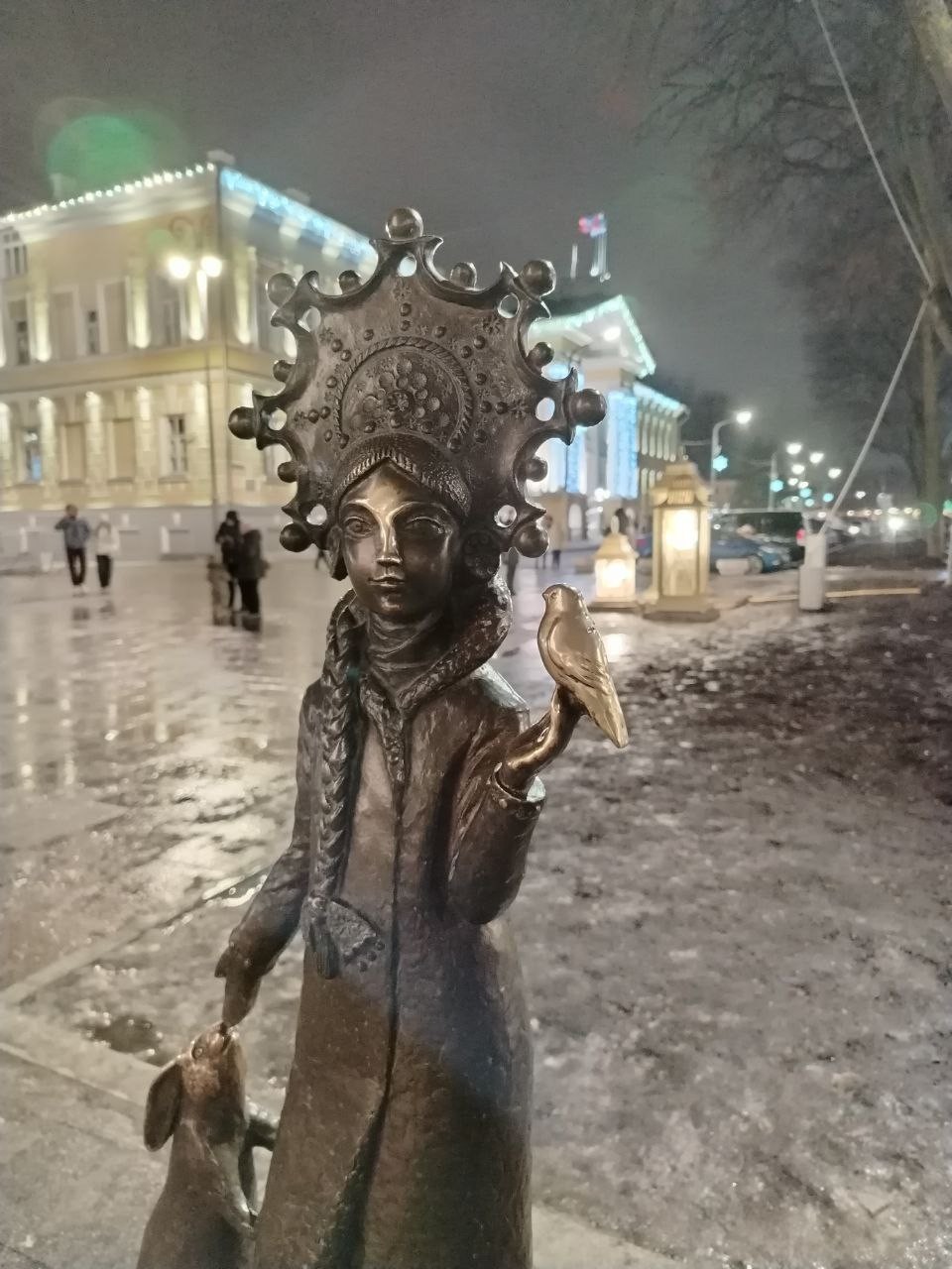 Большое спасибо экскурсоводу Дмитрию за прекрасную обзорную экскурсию по Костроме. Время пролетело незаметно благодаря чувству юмора