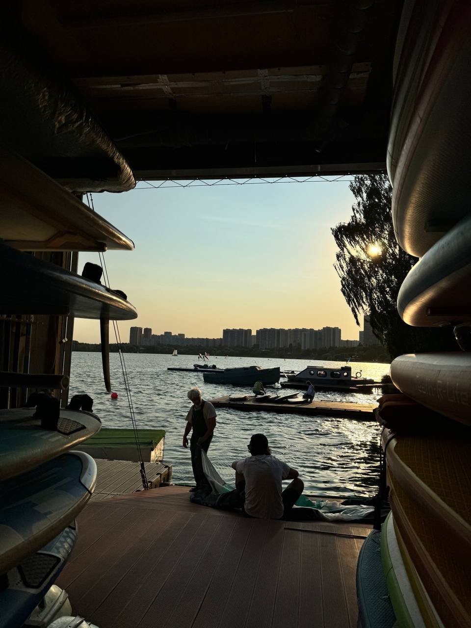 Прогулка прошла отлично благодаря нашему отличному настроению и классной погоде. Сапы новые. Что не понравилось- отсутствие доброжелательности