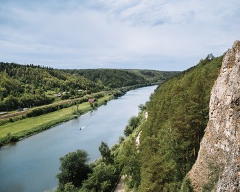 Белая гора и монастырь, Кунгурская пещера, скала Ермак, размещение в Губахе