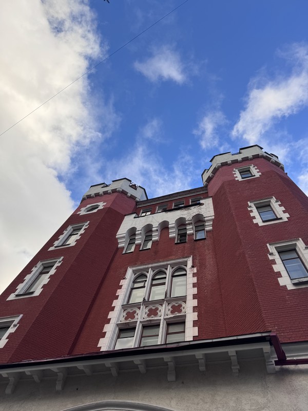 Рождественские сказки: Нотр-Дам, шотландский замок, русский терем и банный дух