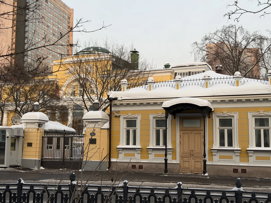 Экскурсия по Красному маршруту (Смоленская-Арбат-Гоголевский бульвар-Храм Христа Спасителя) очень понравилась. Интересные и редкие факты, очень живо