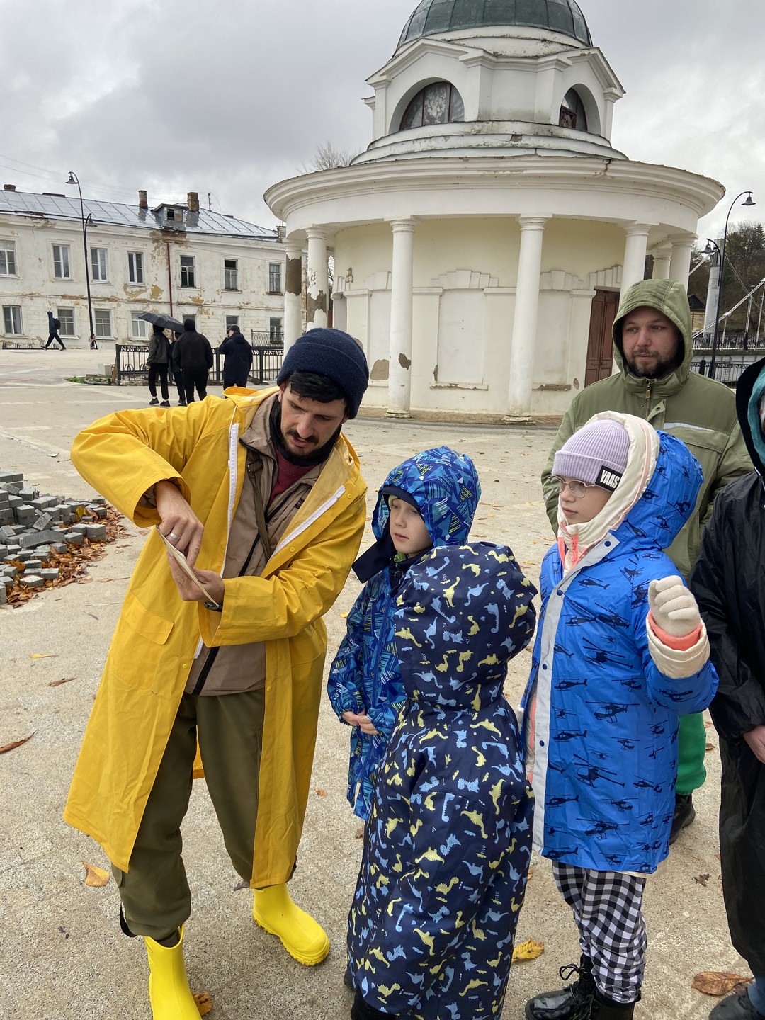 Великолепная экскурсия! Игорь заинтересовал как детей, так и взрослых, мы в полном восторге от рассказов о