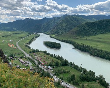Прибытие в Горно-Алтайск, Чемальская ГЭС, Патмос, «Долина горных духов», Камышлинский водопад