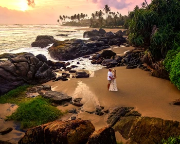 Пляжный отдых, маяк в Матаре, посещение храмового комплекса в Дондре