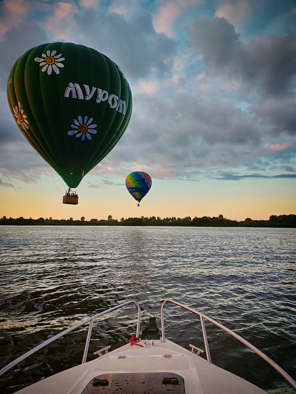 Виды На катере — по Волге