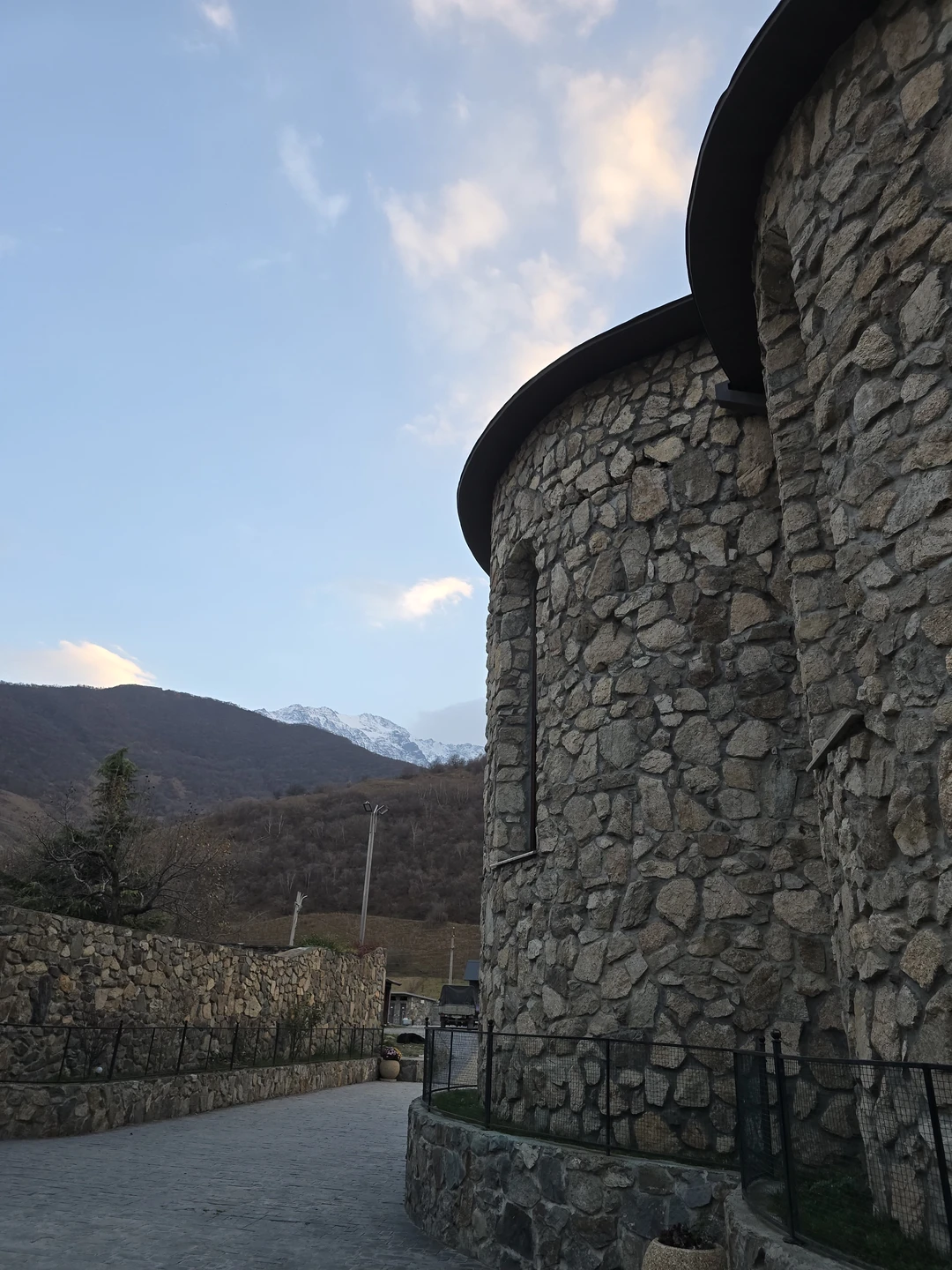 Был всего 1 свободный день во Владикавказе, решение об экскурсии пришло спонтанно, и не прям с