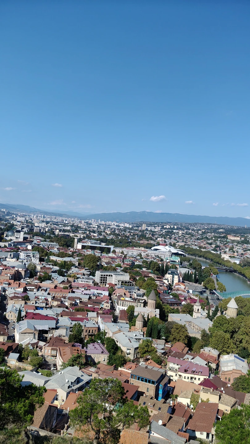Поездка в Тбилиси оставила исключительно положительные эмоции. По пути мы узнали много интересного, как исторических фактов
