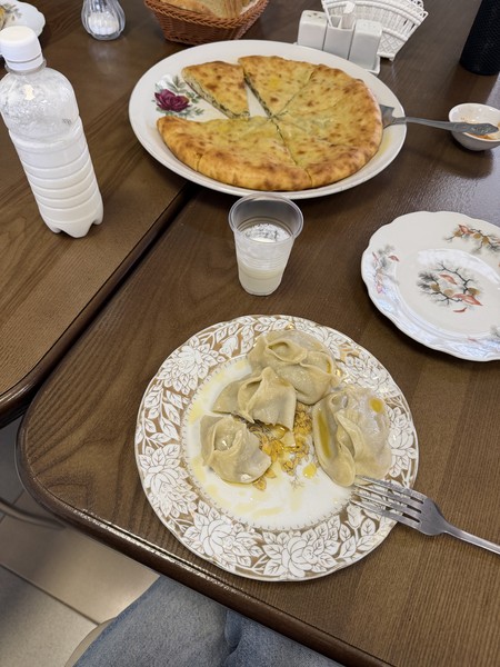 Отлично провели время. Побывали в городах КМВ, порекомендовали в интересное заведение для обеда. Очень интересное повествование