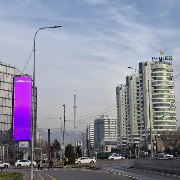 «Золотой квадрат» Алматы, Зелёный базар и высота 3200 м