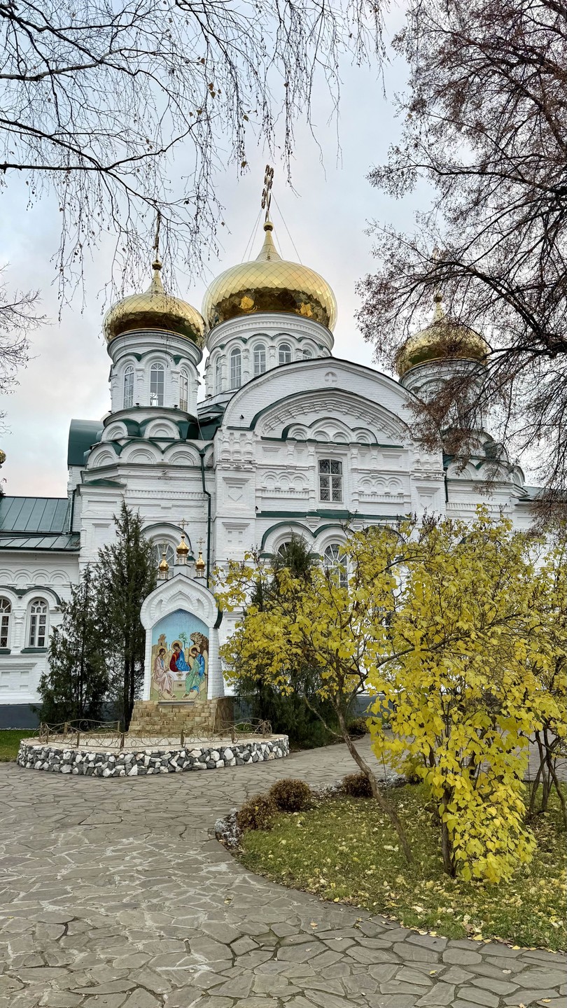 Добрый день! Были 27 октября на экскурсии с гидом Русланом. Сама экскурсия достаточно не из легких, посоветовала бы только взрослым и детям постарше