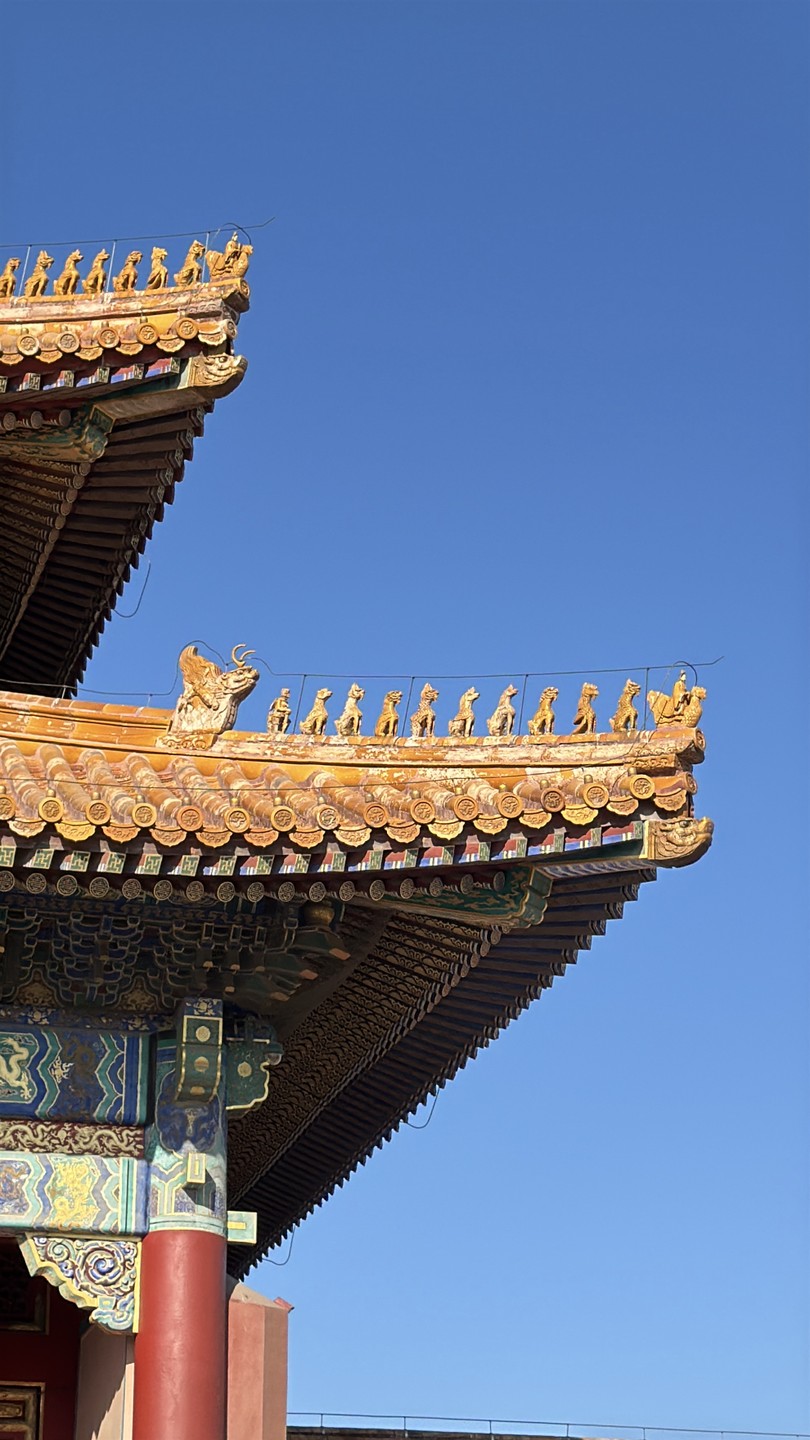 Экскурсия прошла очень интересно и познавательно. Антон на русском рассказывал про китайских императоров, как они жили,