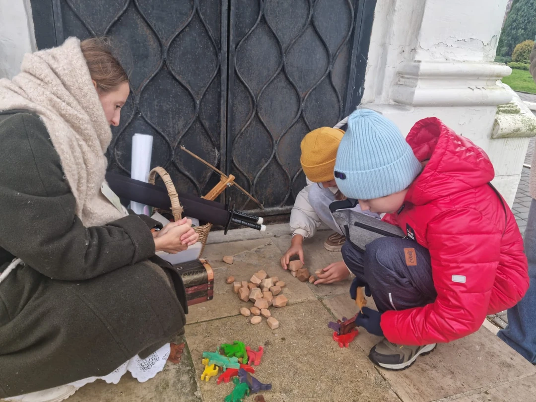 Превосходную программу провела для 11-летних детей в ужасную погоду великолепная Варвара