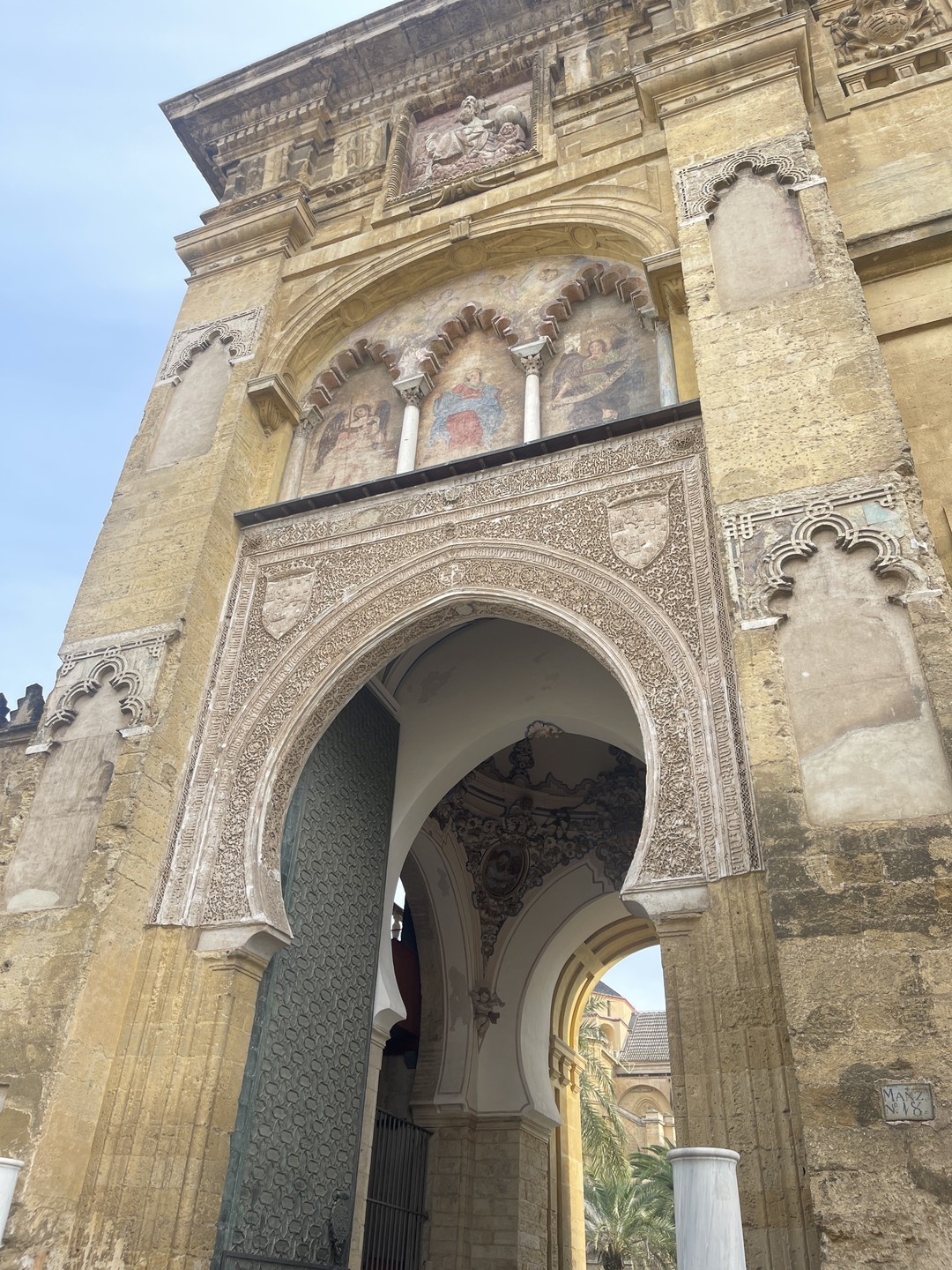 Рубен - профессиональный гид, который любит свое дело и свой город! С таким человеком узнаешь много