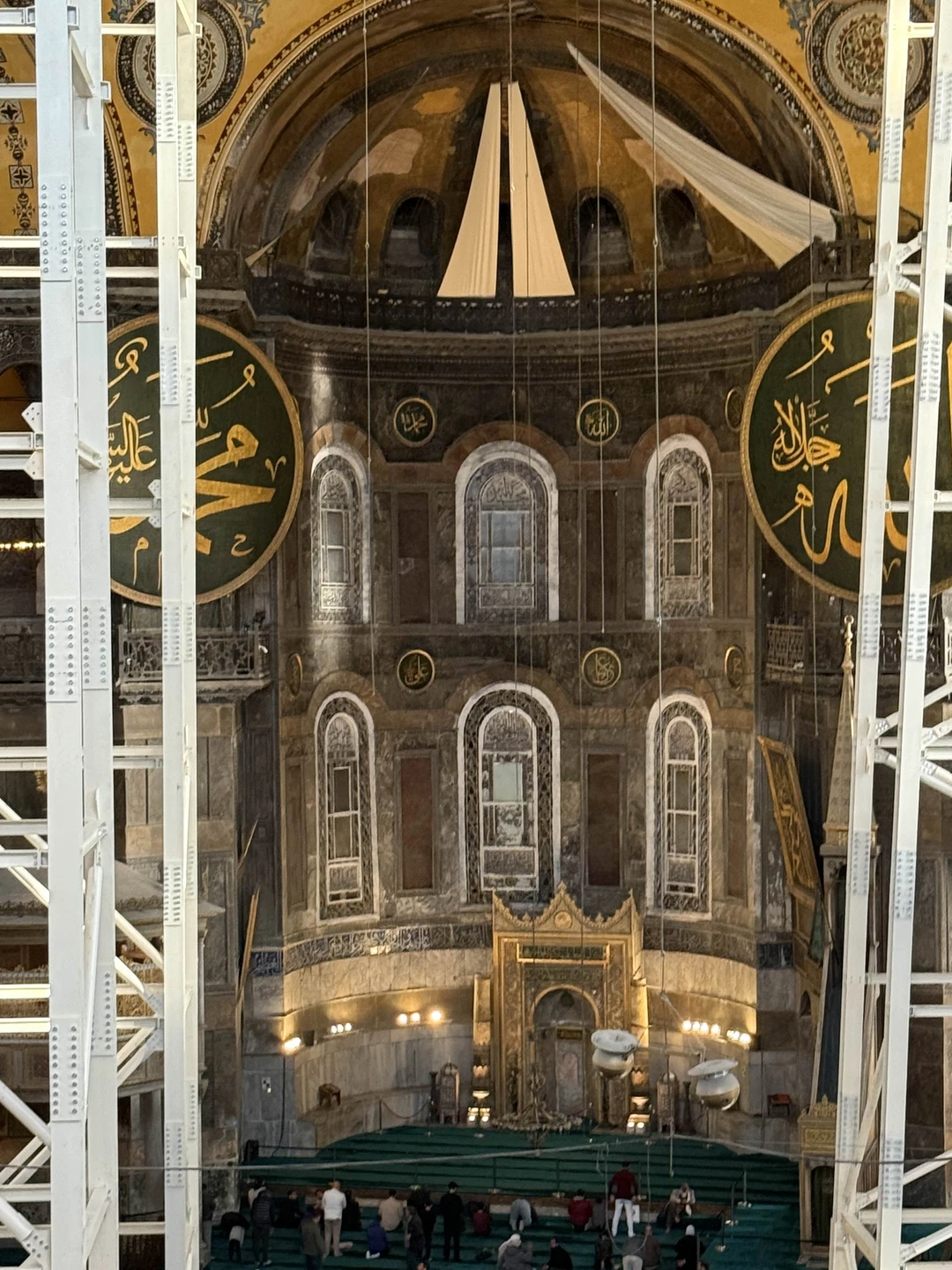 Большое спасибо Месуту за чудесную и очень интересную экскурсию! Больше всего нас впечатлила цистерна Базилика, те