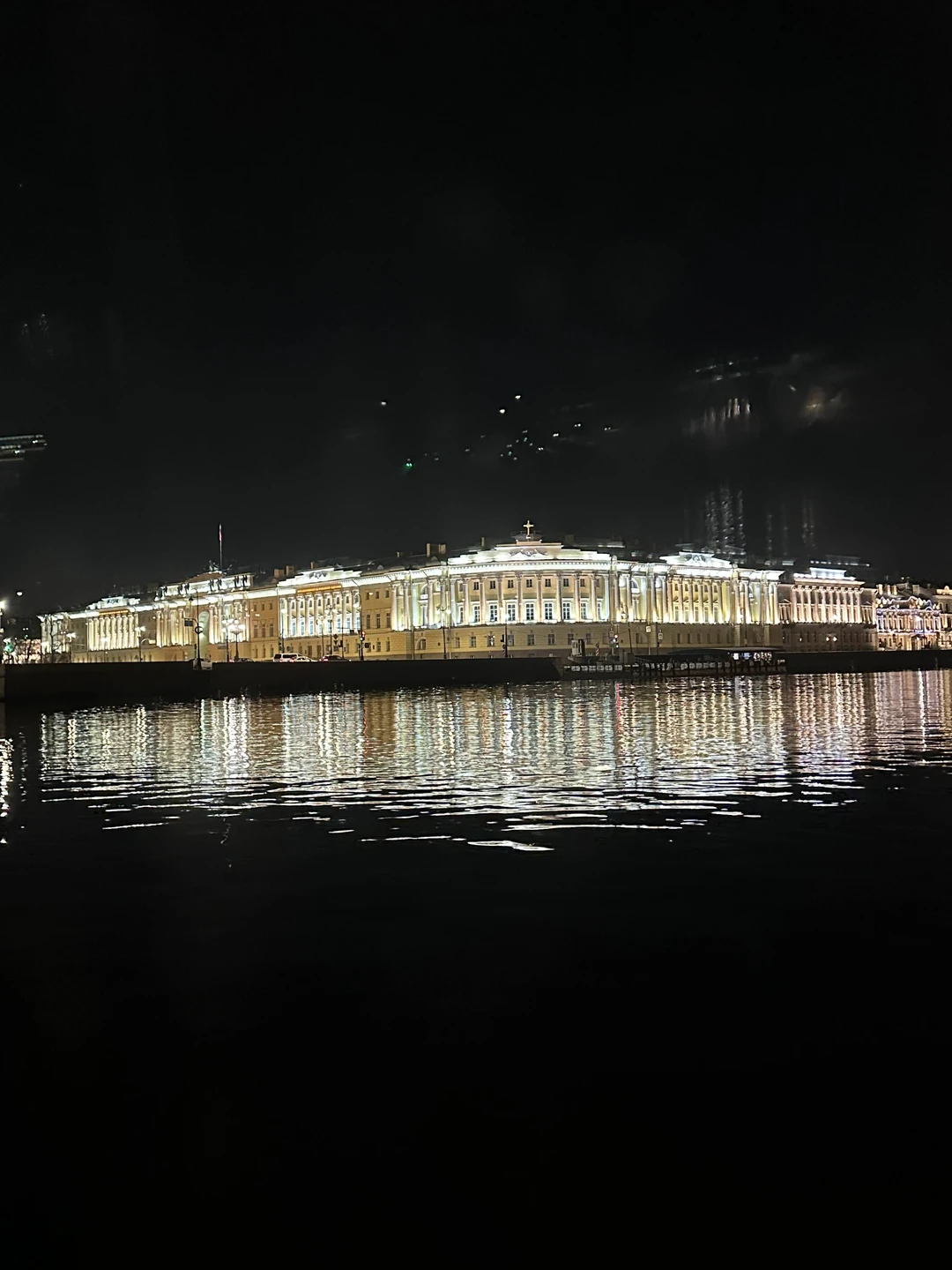 Спасибо за экскурсию, ночной Питер и на теплоходе, это просто слов нет, как потрясающе 😍. Я