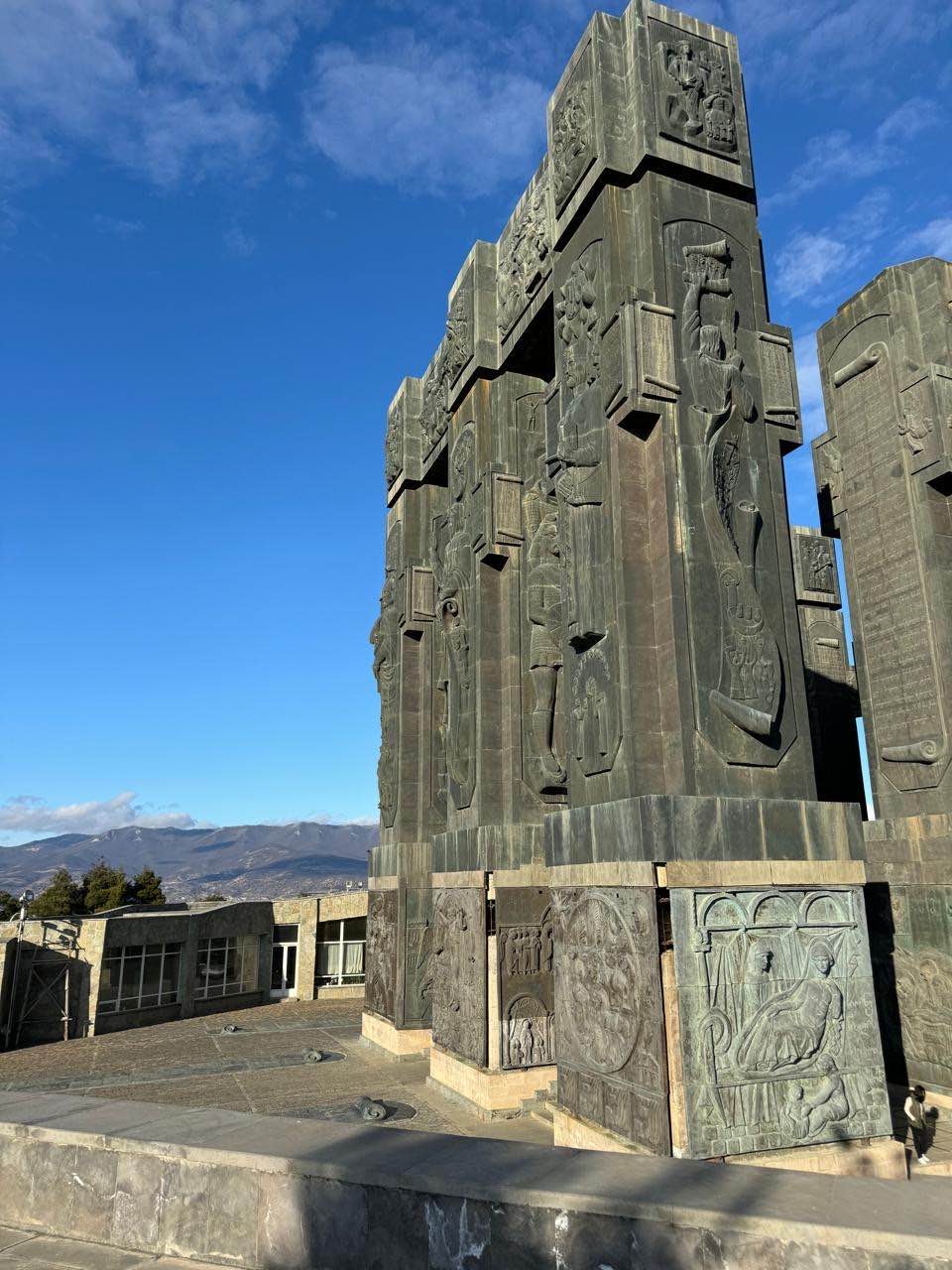 Экскурсия прошла по запланированному плану. Ограничений во времени посещений достопримечательностей не было. Водитель и гид были