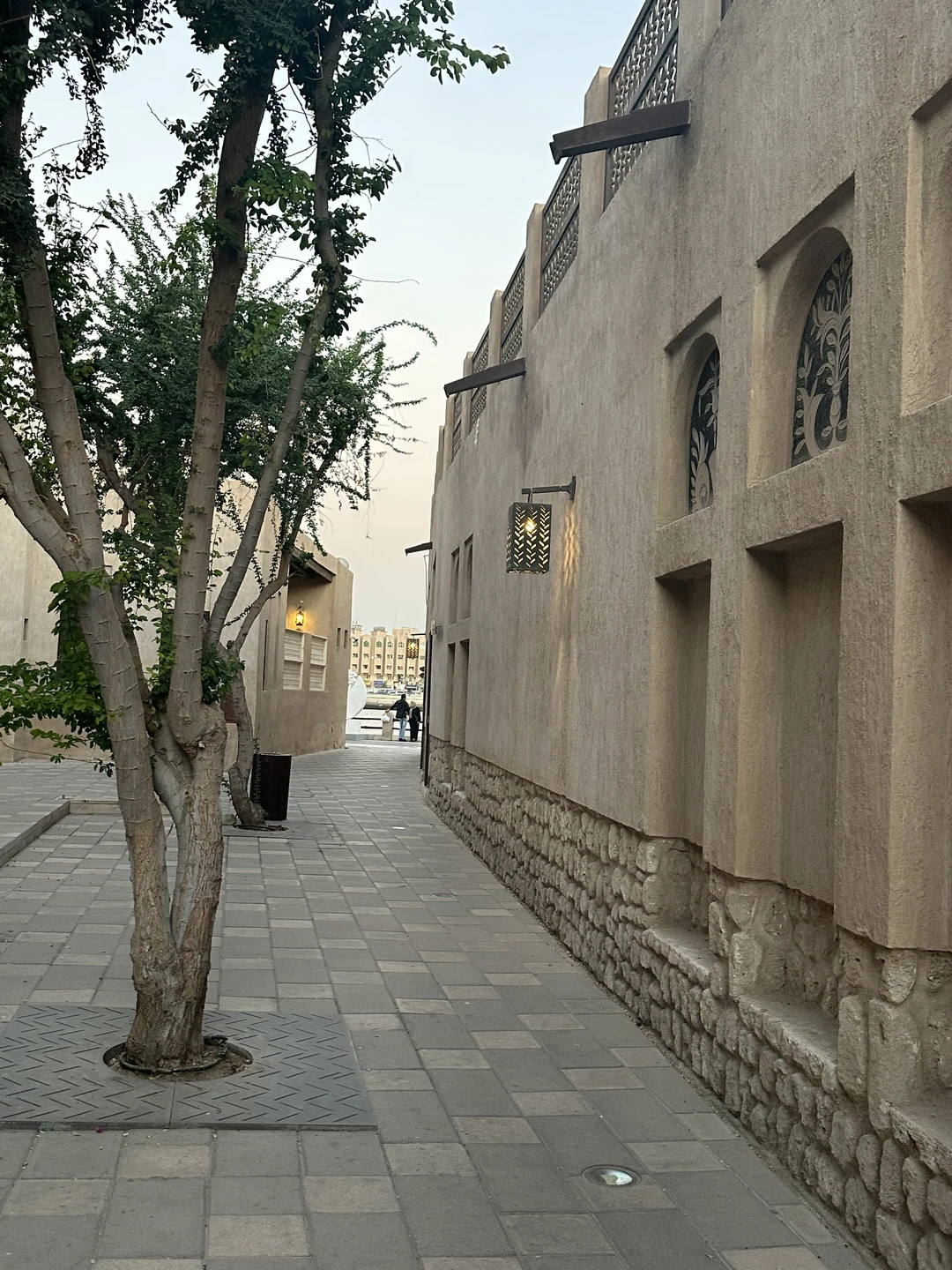 Интересная, познавательная экскурсия! Мы получили огромное удовольствие от прогулки по атмосферным улочкам старого города, много интересной