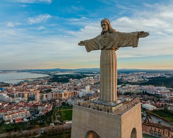 Мост 25 апреля, статуя Христа, средневековый замок Сетубала, рыбный обед