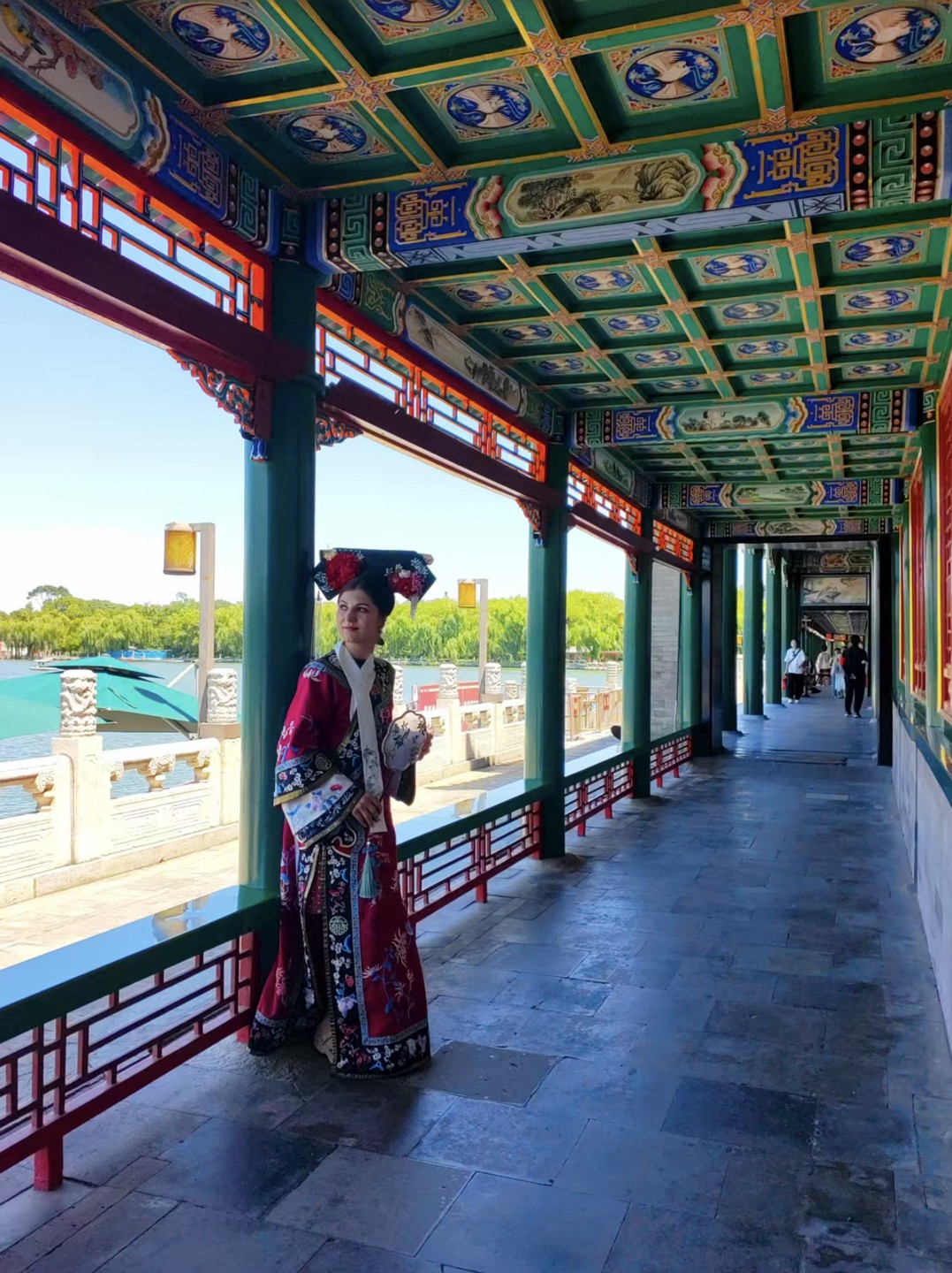 Вместе с подругой посетили эту экскурсию в июле. Это не просто прогулка по знаковым местам, а