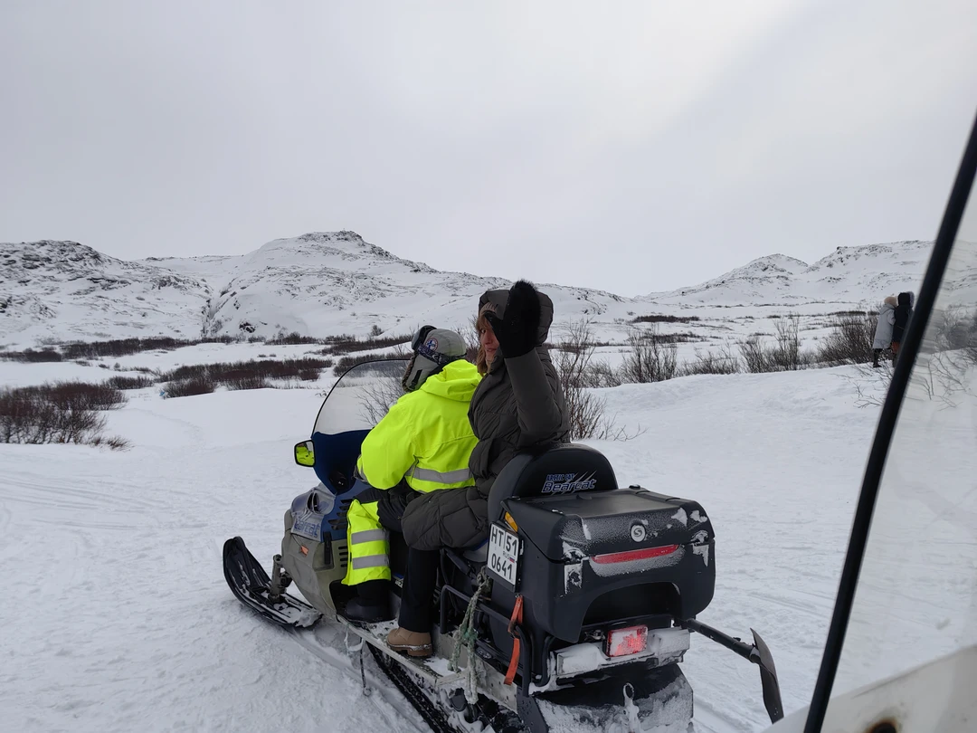 Были на экскурсии 22.02.2026 в Териберке с гидом Сергеем и водителем Антоном. Очень понравилась организация, рассказы