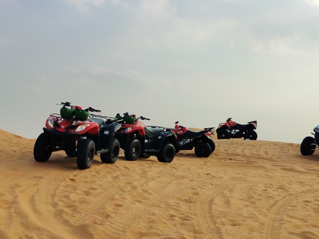 Прекрасная каталка! По дюнам, в пустыне с хорошим маршрутом, скорость подбирается под желание, выдаётся защита, нигде