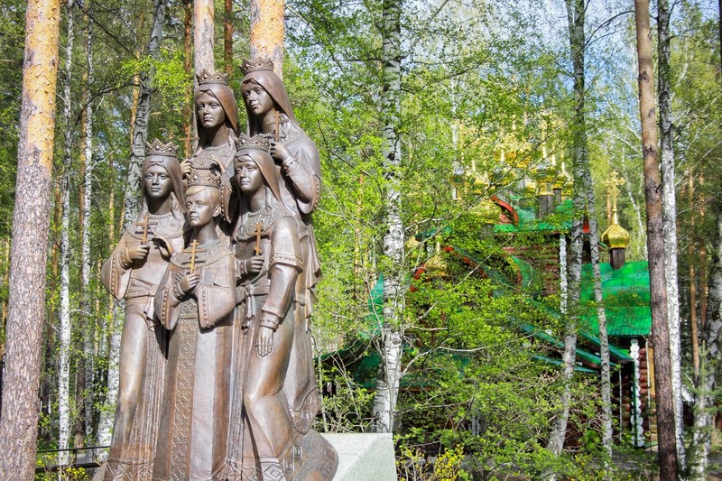 Свердловское путешествие с прогулкой на катере, отдыхом в этнопарке и сплавом
