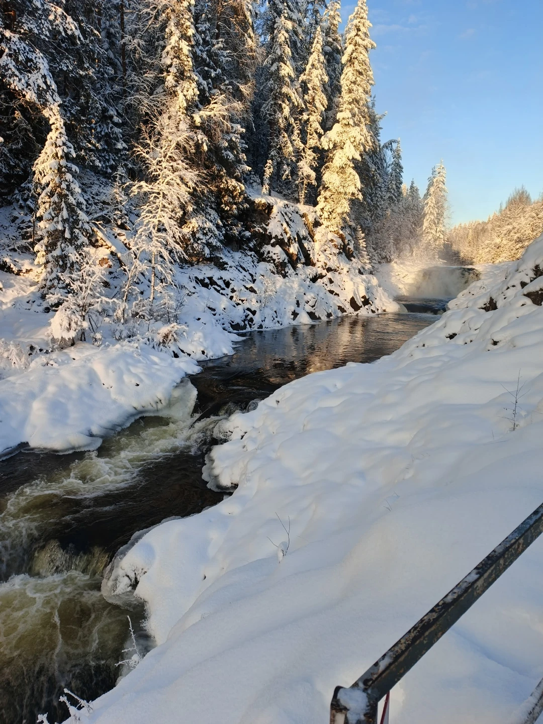 Хотим от всей души поблагодарить Артёма за прекрасную экскурсию по «Золотому кольцу Карелии»! Мы ездили втроём: