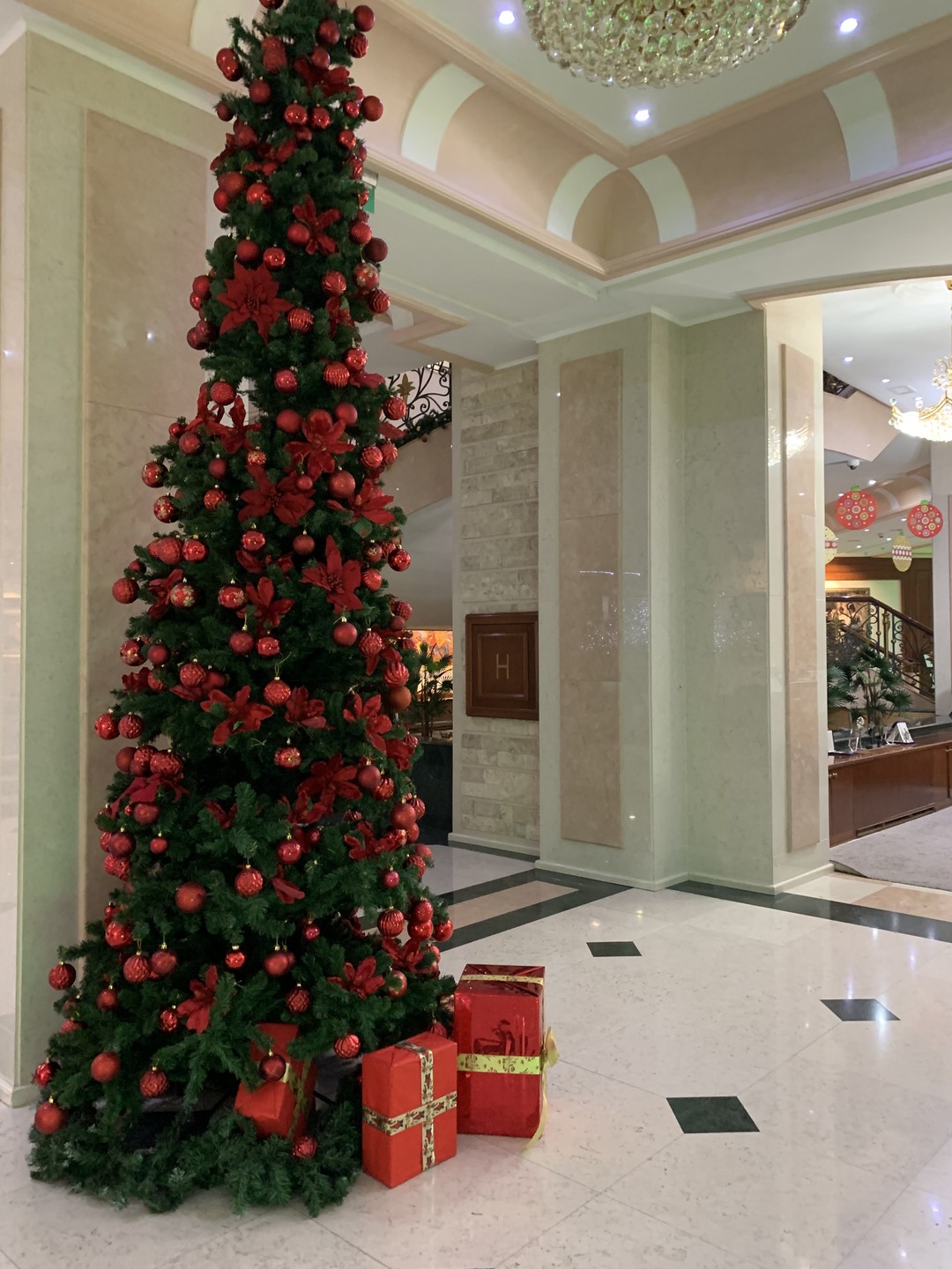 Отличная экскурсия, мы с друзьями рады что взяли ее. Гид супер, составил нам такой интересный маршрут. Спасибо за прекрасный вечер!