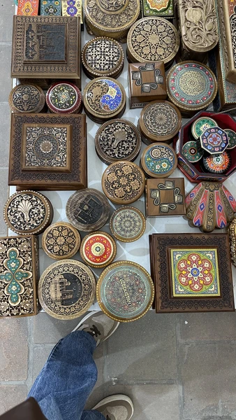 Нам повезло, что мы были одни у Рустама в день экскурсии, поэтому Рустам приехал за нами прямо в отель